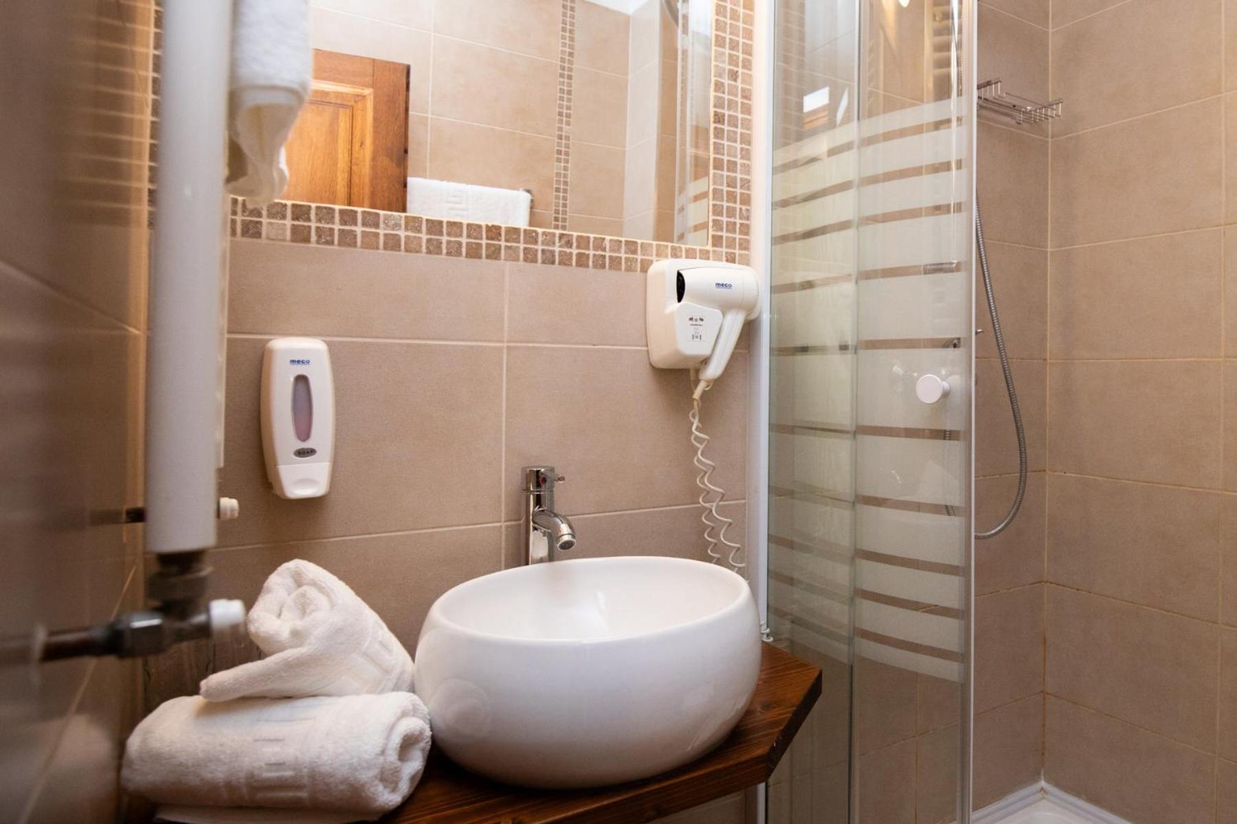 Hotel Riviera シナヤ エクステリア 写真