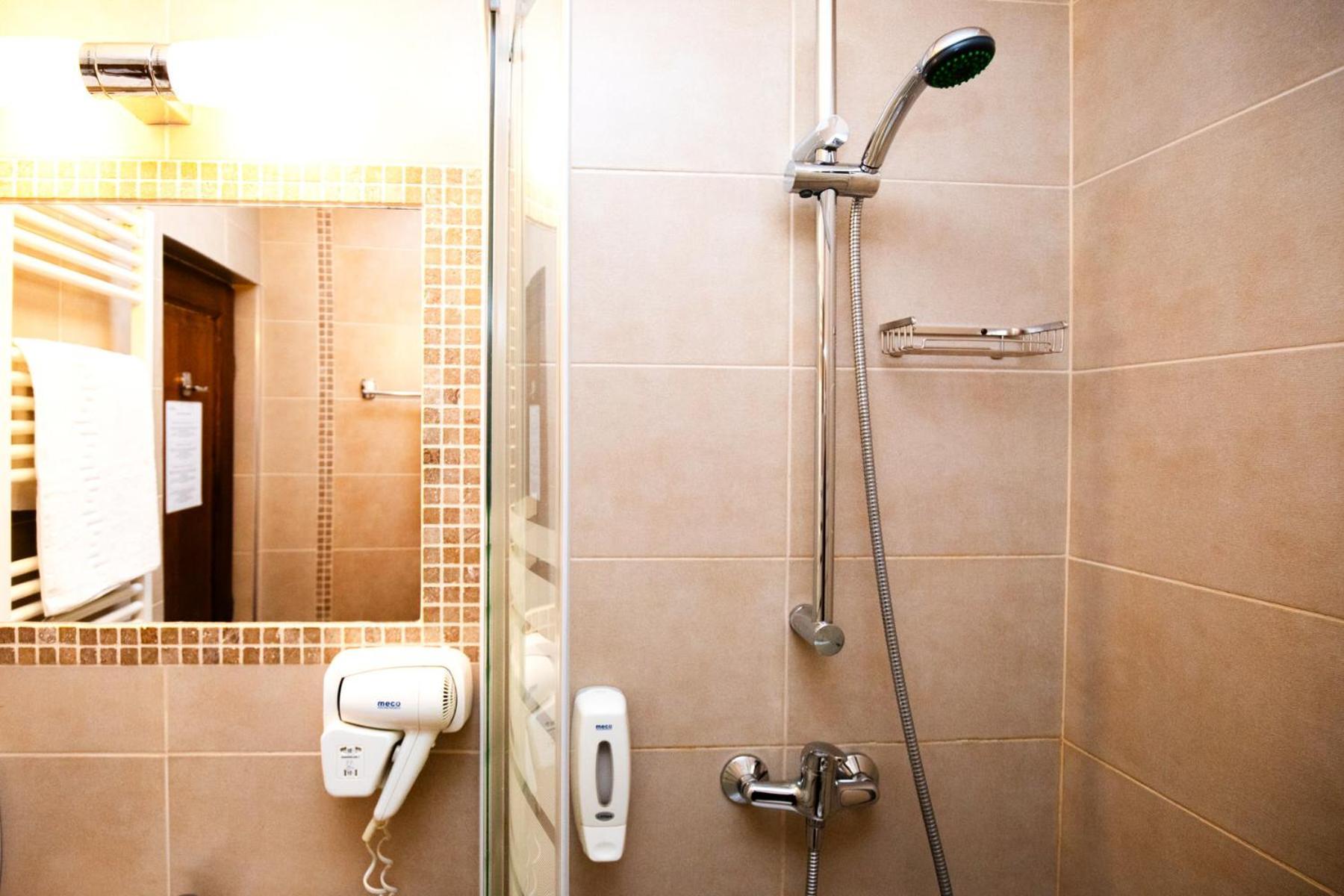 Hotel Riviera シナヤ エクステリア 写真