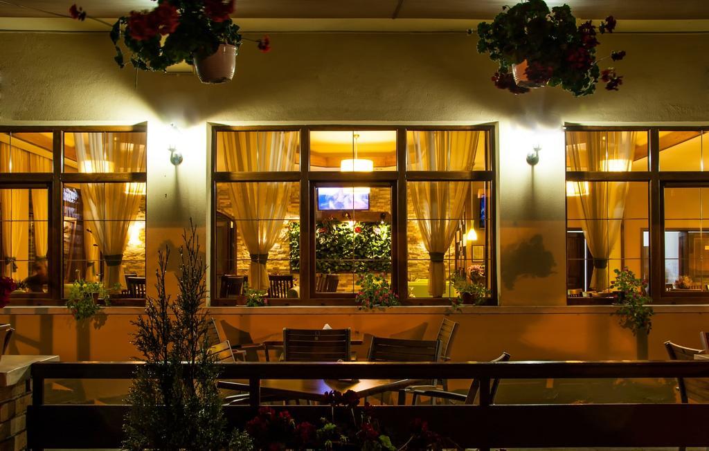Hotel Riviera シナヤ エクステリア 写真